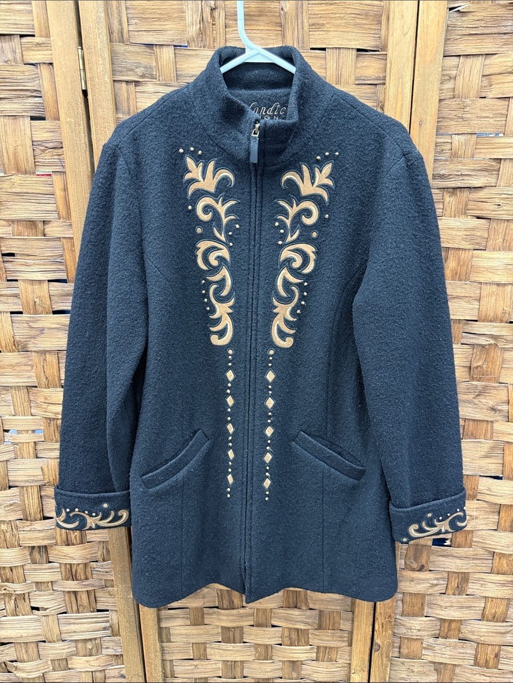 Women'sโ100 % Wool Embroidered Black Zip-Front Jacket